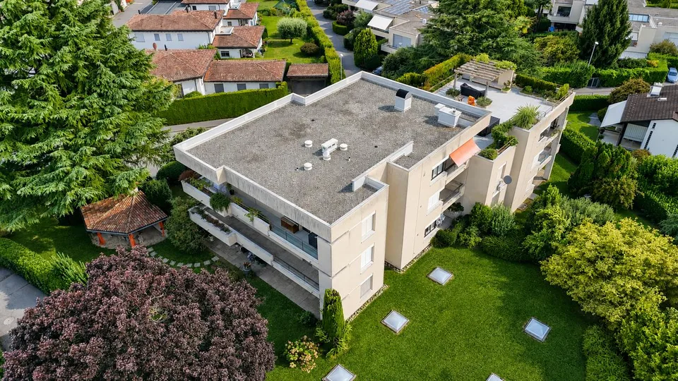 Appartamento Rinnovato con Terrazza e Piscina Condominiale – Foto 26 von 28