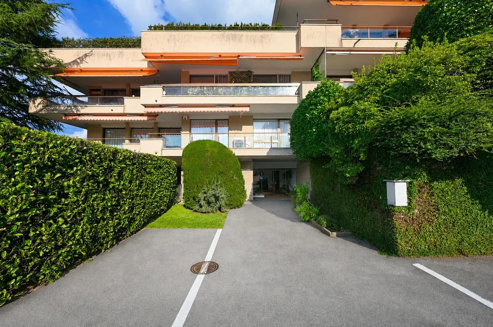 Appartamento Rinnovato con Terrazza e Piscina Condominiale – Foto 25 von 28