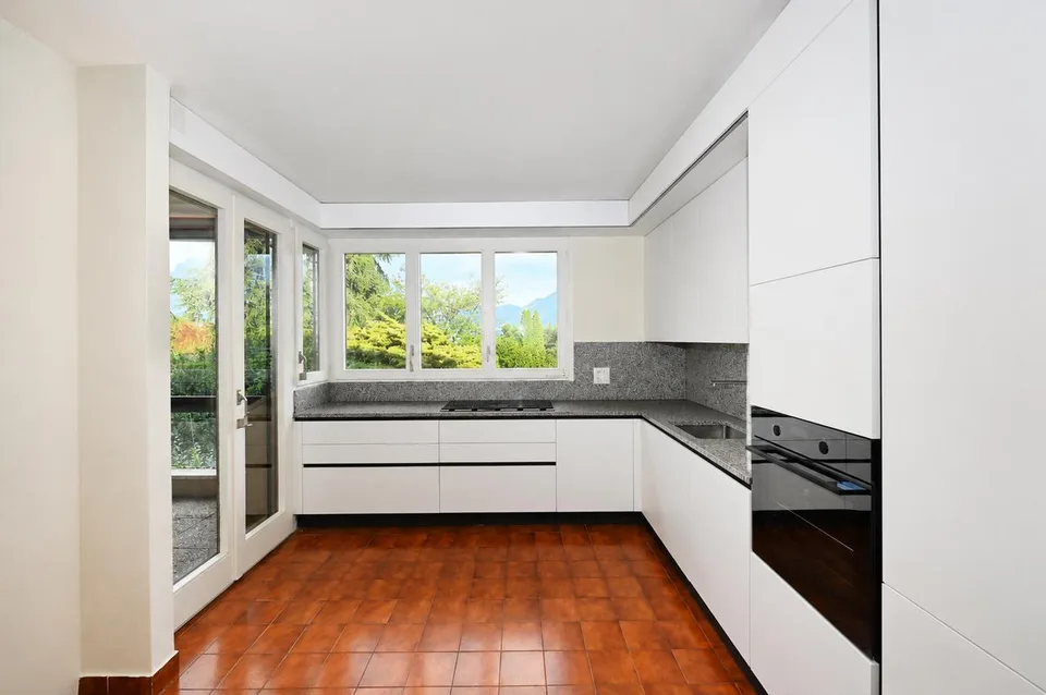 Appartamento Rinnovato con Terrazza e Piscina Condominiale – Foto 12 von 28