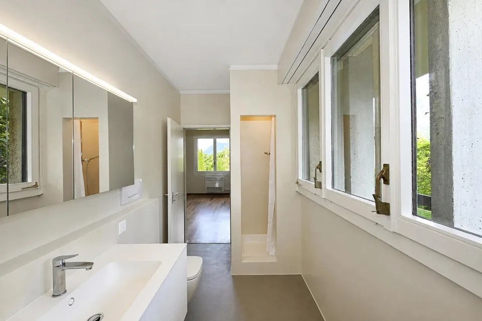 Appartamento Rinnovato con Terrazza e Piscina Condominiale – Foto 16 von 28