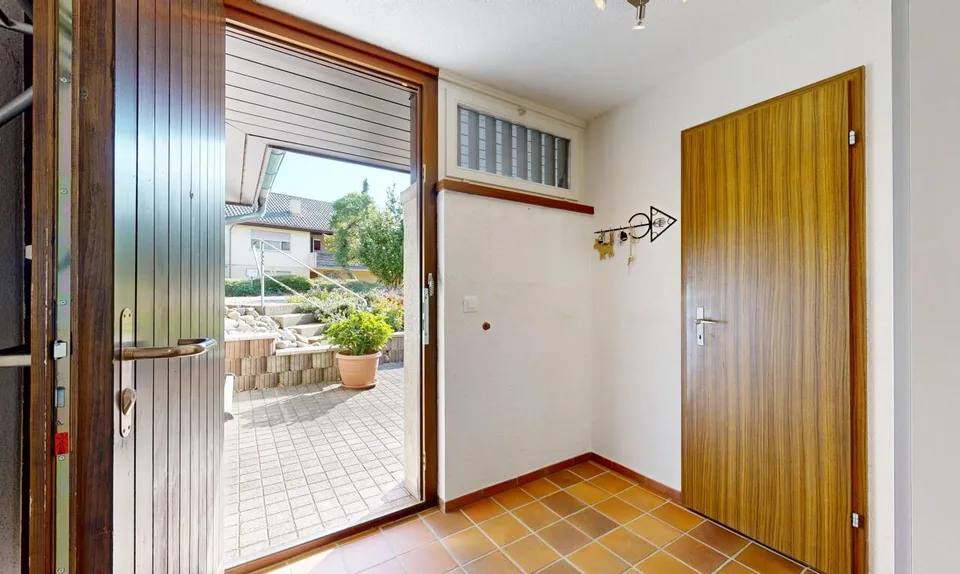 Doppel-Einfamilienhaus mit Weitsicht grosszügigem Garten – Foto 2 von 11
