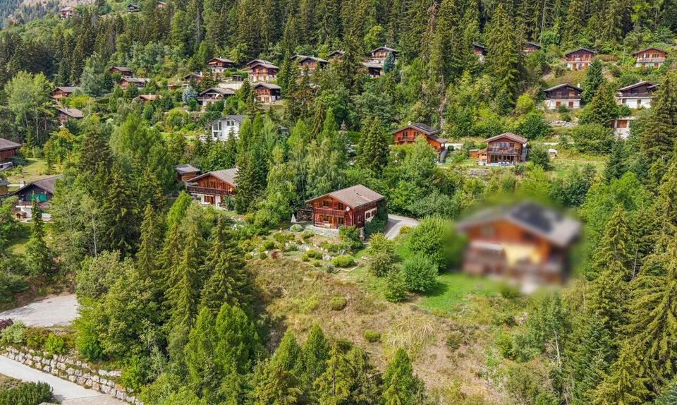 Charmant Chalet avec grand terrain et vue dégagée à Arbaz – photo 8 sur 11