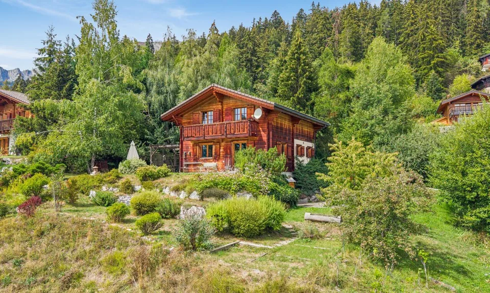 Charmant Chalet avec grand terrain et vue dégagée à Arbaz – photo 2 sur 11