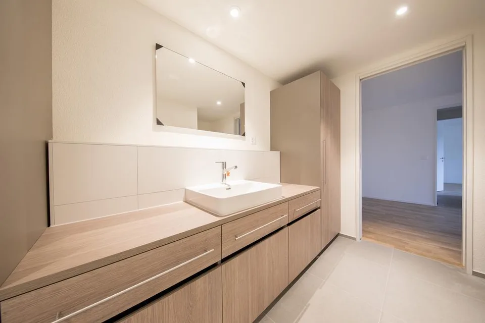 Helle 4.5-Zimmer-Wohnung – zentral gelegen – Foto 3 von 11