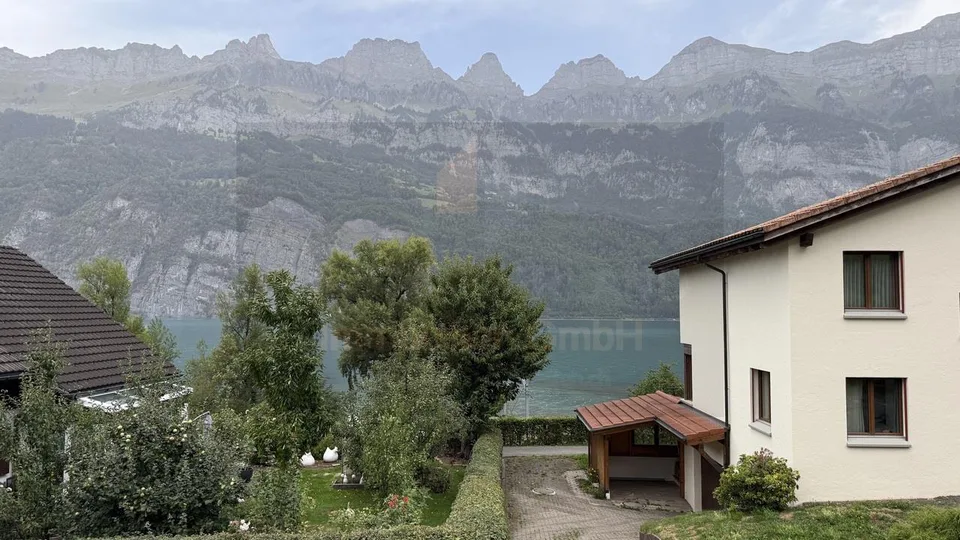 Wenige Schritte vom Walensee mit Blick auf die Churfirsten