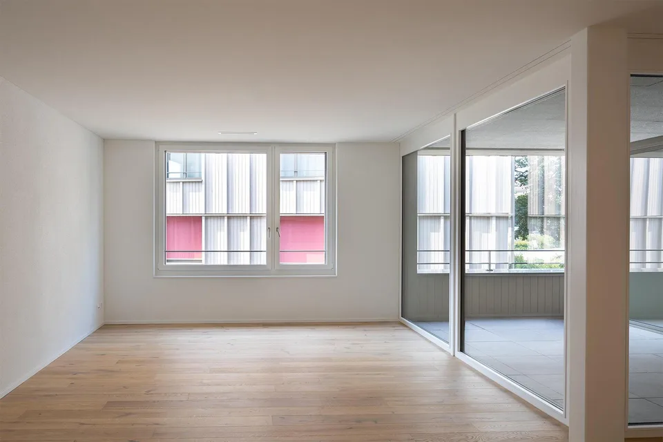2.5 Zimmer-Dachwohnung mit Loggia und hohen Räumen