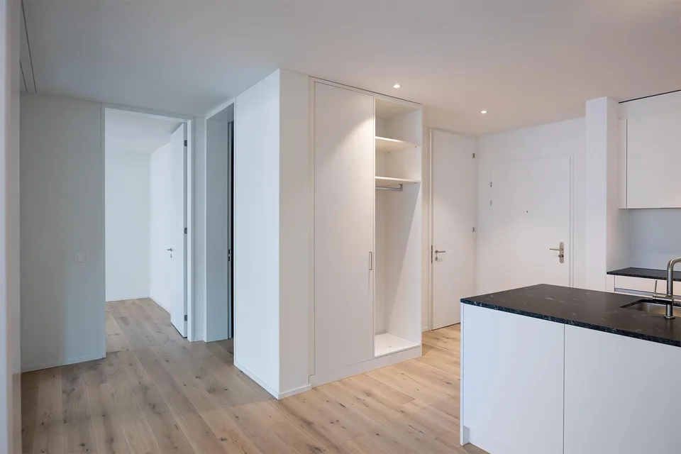 2.5 Zimmer-Dachwohnung mit Loggia und hohen Räumen