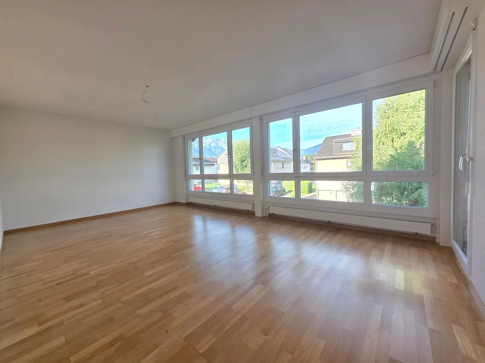 Teilsanierte 4.5-Zimmer-Wohnung mit viel Wohnqualität