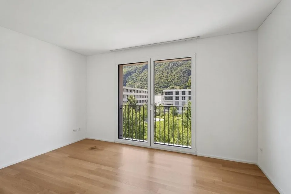 Mietwohnung mit 3.5 Zimmern, modern und geräumig, umgeben von Grün – Foto 4 von 8