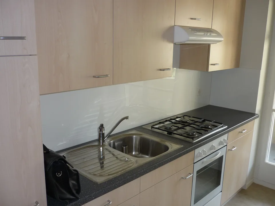 Appartamento 3 locali in posizione centrale, vicino alla stazione e a Migros Dreispitz – foto 3 di 17