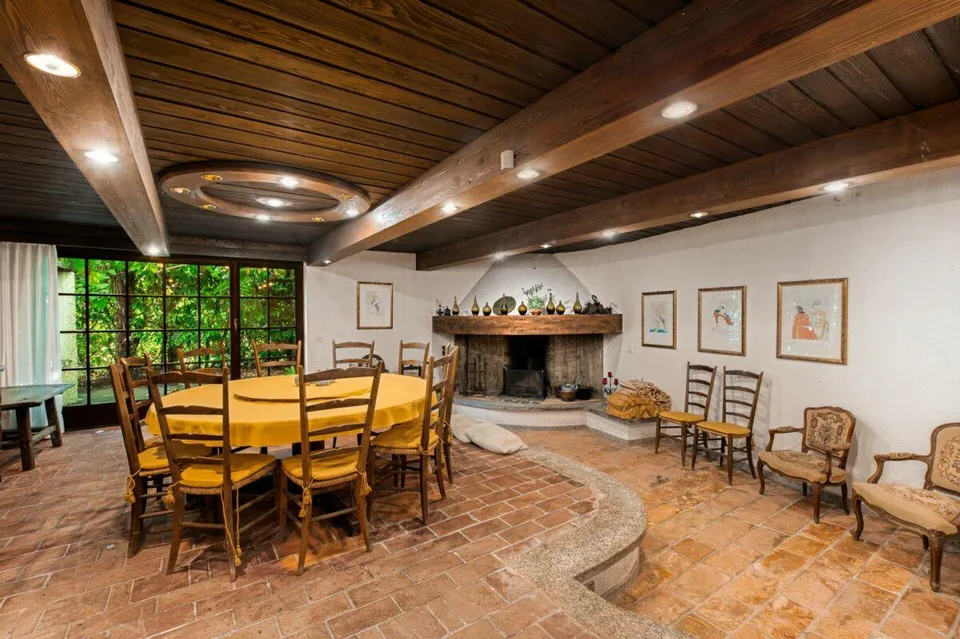 Single-family villa with pool and complete privacy – photo 16 of 17
