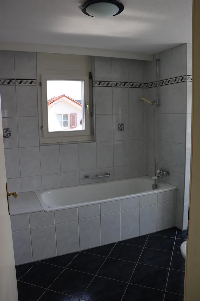 Attraktive 3.5 Zimmerwohnung mit Einzelgarage an sonniger Lage – photo 5 sur 18