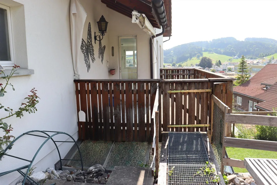 Attraktive 3.5 Zimmerwohnung mit Einzelgarage an sonniger Lage – photo 4 sur 18