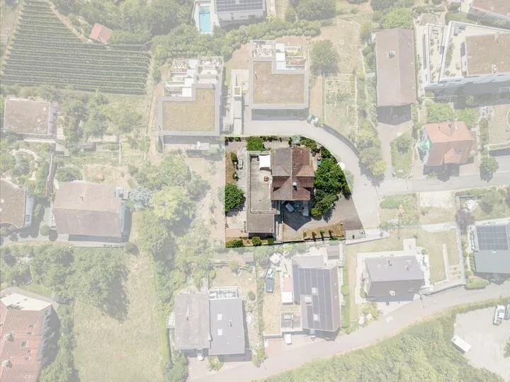 PRUNKVOLLES MEHRFAMILIENHAUS MIT CHARAKTER – Foto 2 von 8
