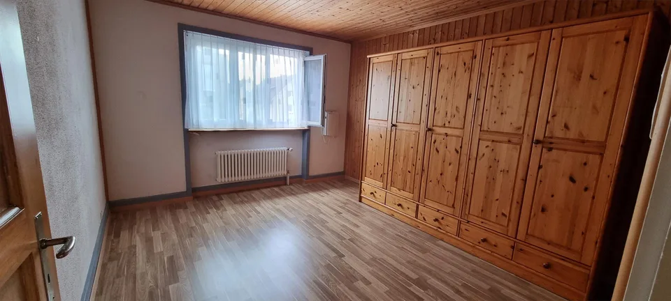 FAMILIENPARADIES IN GüMLIGEN: GROSSES GRUNDSTüCK, HELLE RäUME, RUHE. – Foto 8 von 12