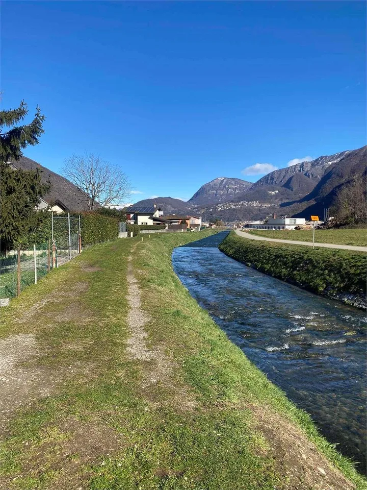 Riva San Vitale casa contemporanea tra lago e montagne in posizione tr – foto 2 di 13