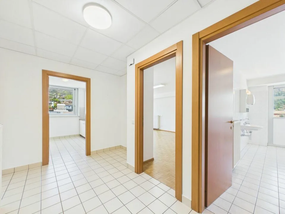 Como ufficio al terzo piano con bagni privati e cucina – photo 6 of 10
