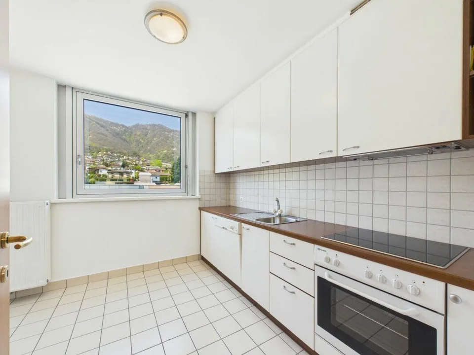 Como ufficio al terzo piano con bagni privati e cucina – photo 8 of 10