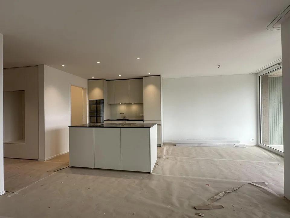 Grosszügige 2½-Zimmer-Neubauwohnung mit 24 m² Balkon in St. Erhard