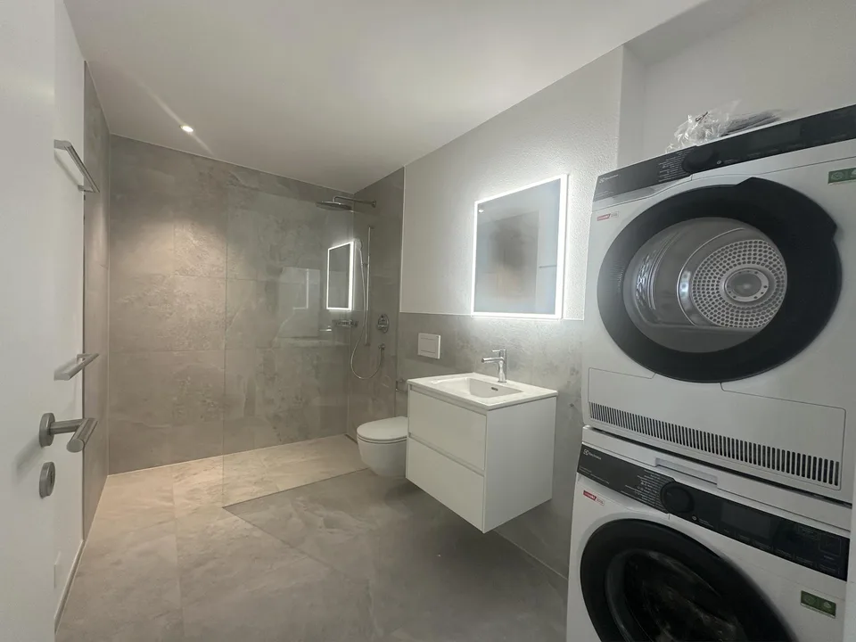 Grosszügige 2½-Zimmer-Neubauwohnung mit 24 m² Balkon in St. Erhard