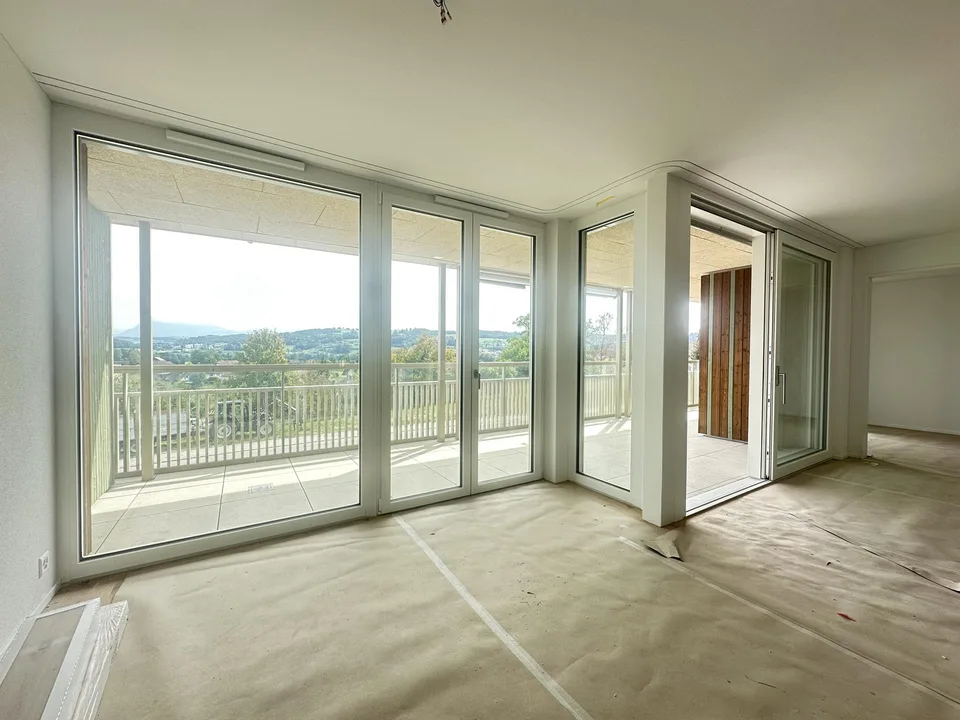 Grosszügige 2½-Zimmer-Neubauwohnung mit 24 m² Balkon in St. Erhard