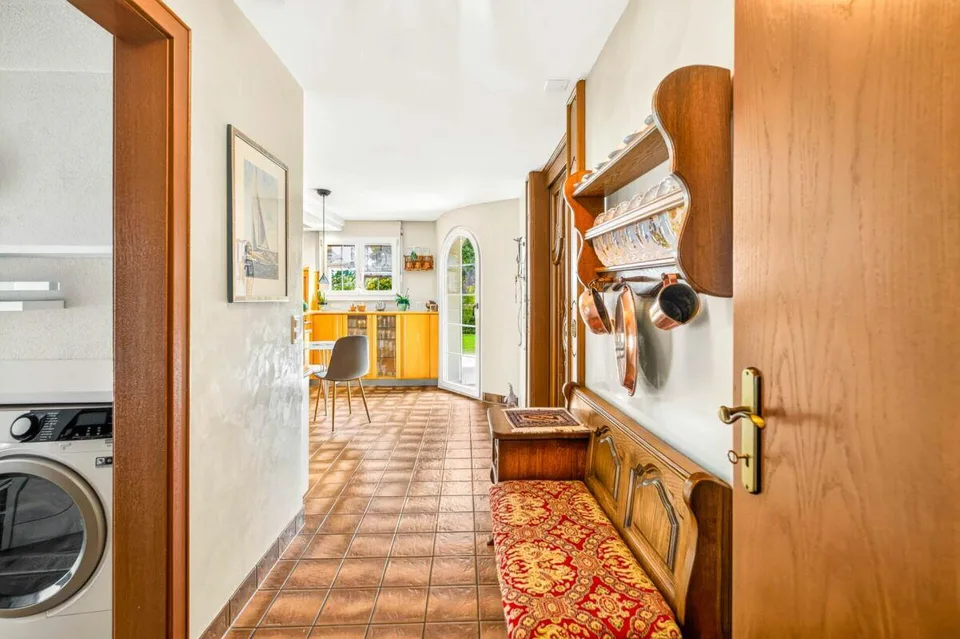 Ein Zuhause der besonderen Art - charmantes 7.5-Zimmer Einfamilienhaus mit Gartenidylle – Foto 8 von 30