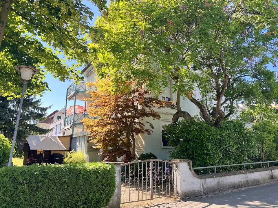 Gepflegtes Mehrfamilienhaus mit Entwicklungspotenzial – Foto 2 von 20