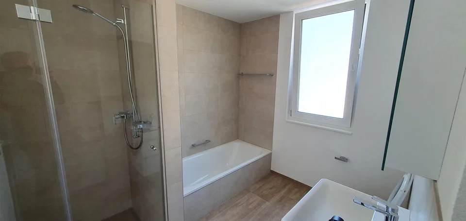 Attraktive 3.5-Zimmerwohnung mit Sitzplatz im Erdgeschoss in Tenniken
