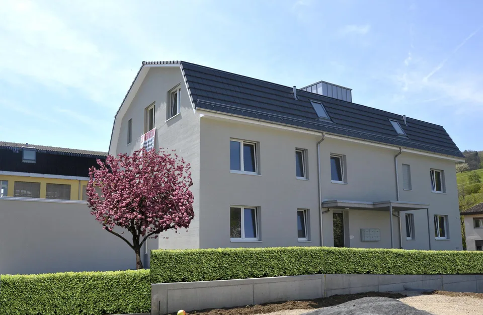 Attraktive 3.5-Zimmerwohnung mit Sitzplatz im Erdgeschoss in Tenniken