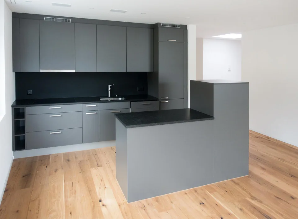 Moderne 3.5-Zimmer-Wohnung im 4. Obergeschoss mit grosszügigem Balkon