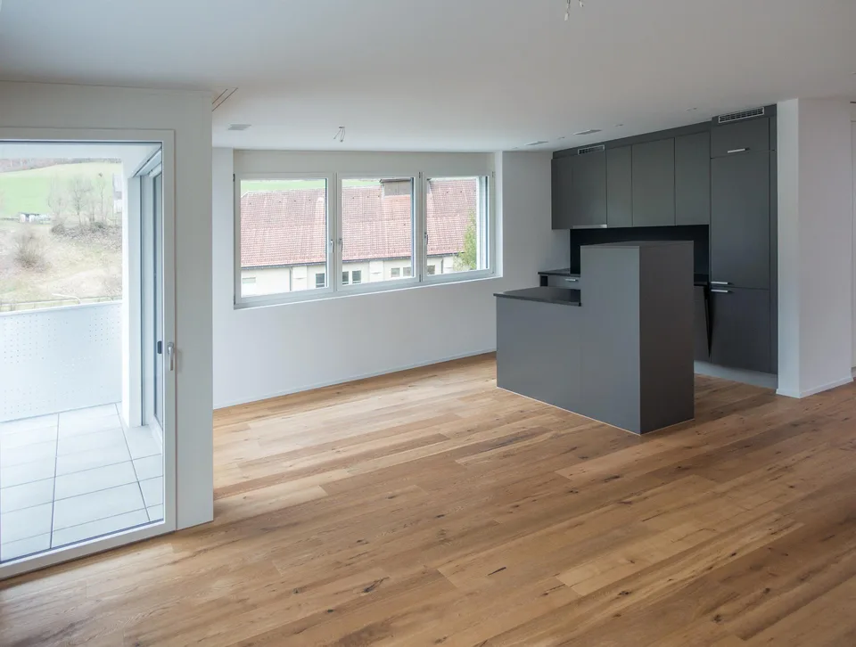 Moderne 3.5-Zimmer-Wohnung im 4. Obergeschoss mit grosszügigem Balkon
