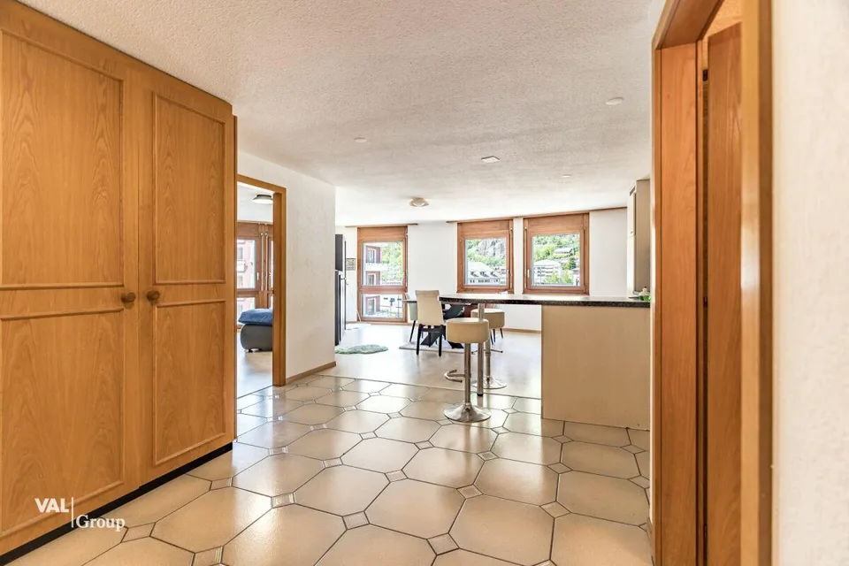 Äusserst zentral gelegene Wohnung mit zwei Balkonen und grosszügige... – foto 4 di 15