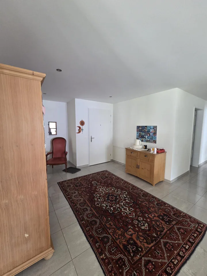 Einmalige Gelegenheit in Azmoos 4.5 Zimmer-Gartenwohnung zu verkaufen – foto 5 di 21
