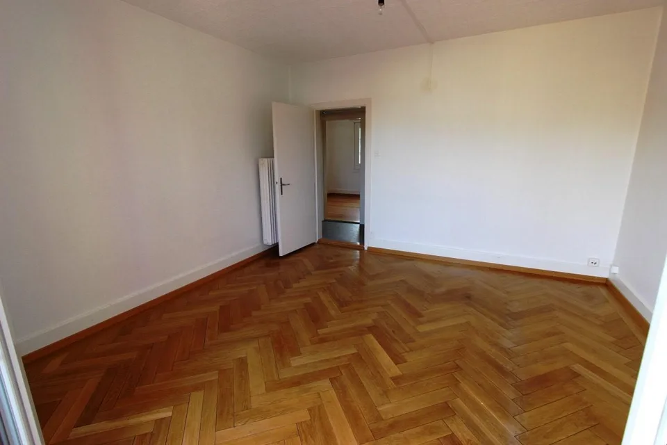 Charmante 3-Zimmerwohnung mit 2 Balkonen im 1. OG – photo 5 of 7