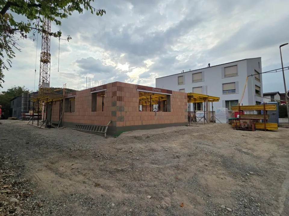 4.5 Zimmer-Wohnung mit Hobbyraum und Carport – foto 5 di 9