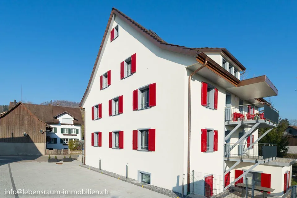 Moderne 4.5-Zimmer-Wohnung im Grünen mit Südbalkon