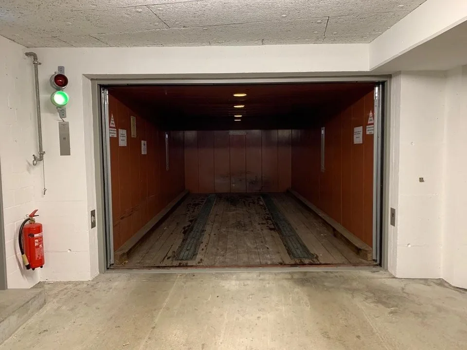 Posto auto in garage sotterraneo - Zurigo Distretto 8 – foto 2 di 3