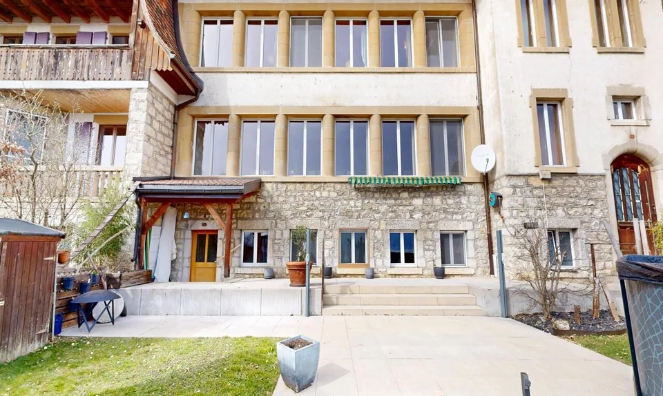House with 2 apartments: 3.5 rooms and a triplex with 7 rooms – photo 2 of 11