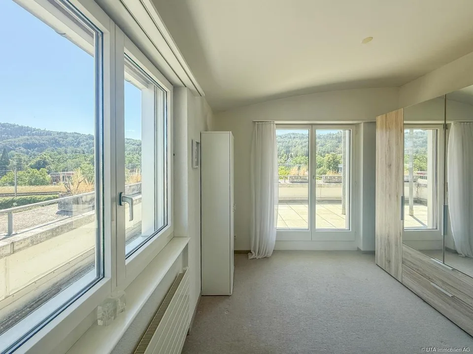5.5-Zimmer-Attika mit Panorama, Ruhe und bester Infrastruktur – Foto 11 von 17