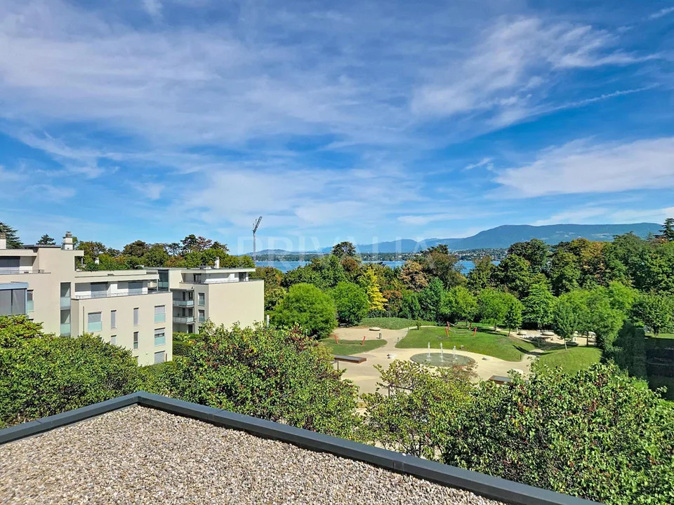 Bel attique de 121 m2 avec terrasse