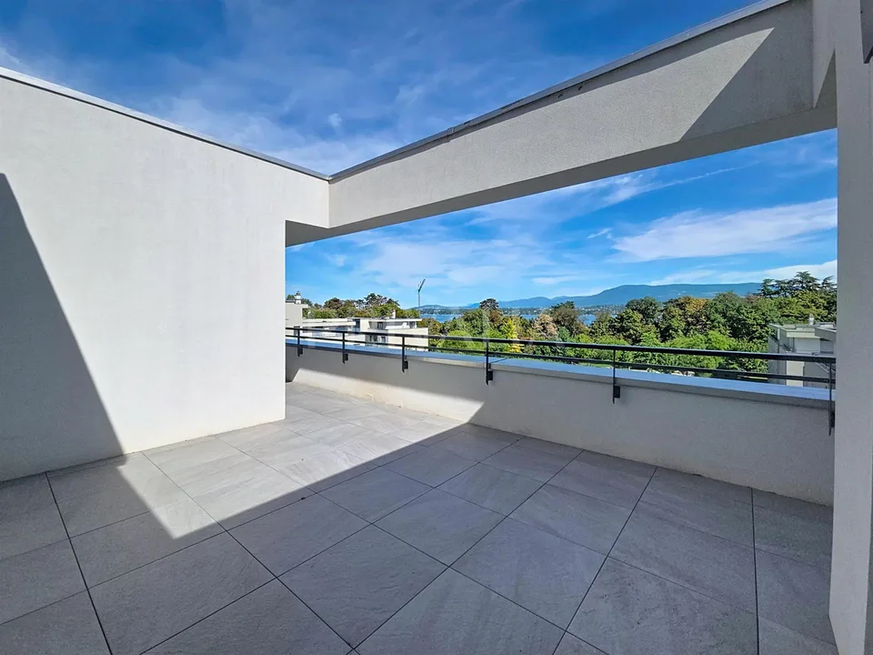 Bel attique de 121 m2 avec terrasse