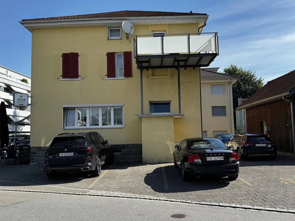 Geräumige 2.5 Zi.Wohnung mit charmantem Cheminée und grosser Terrasse
