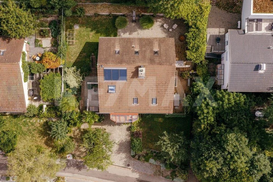 Freistehendes 6½-Zimmer-Einfamilienhaus mit viel Charme und Weitblick zu vermieten