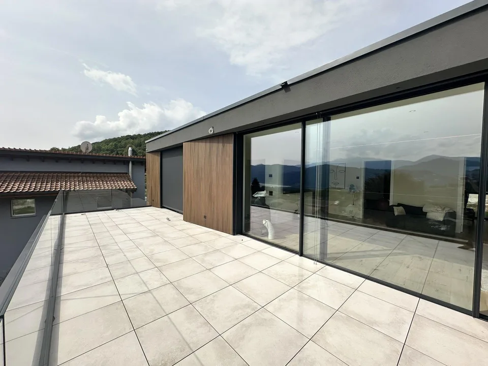 NEUES UND GERAUMIGES APARTMENT MIT PRIVATEM LIFT UND SEEBLICK – Foto 13 von 18
