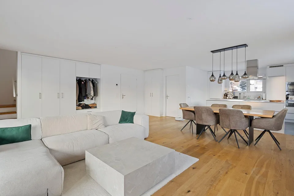 Teilseesicht mit zwei Loggias und modernem Ausbau – foto 4 di 13
