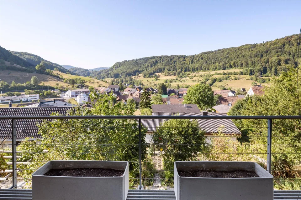 Familienfreundliche Wohnfühloase mit beeindruckender Aussicht – Foto 2 von 13
