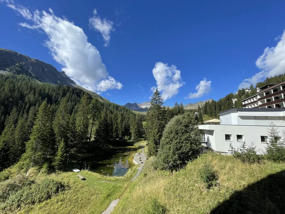Moderne Ferienwohnung in Arosa, 2-Zimmer, Balkon, Tiefgarage – photo 5 sur 13