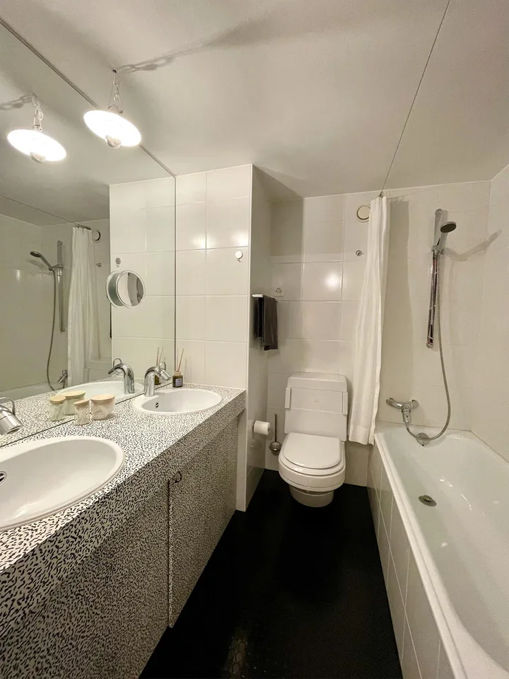 Moderne Ferienwohnung in Arosa, 2-Zimmer, Balkon, Tiefgarage – photo 13 sur 13