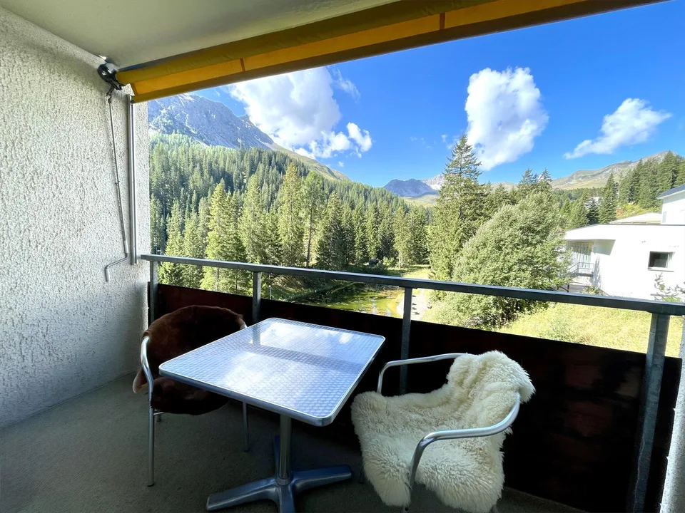 Moderne Ferienwohnung in Arosa, 2-Zimmer, Balkon, Tiefgarage – photo 3 sur 13