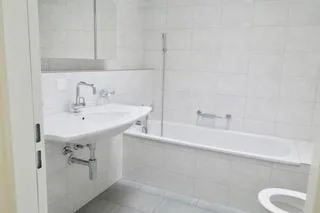 ruhige moderne 4 1/2-Zimmer-Eigentumswohnung mit Tiefgaragenplatz